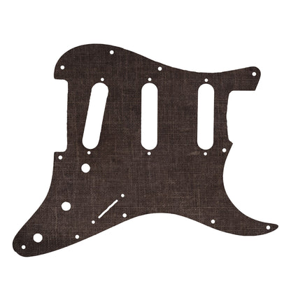 Egyedi Fender Stratocaster gitár koptató sötétszürke vászonhatású textúrával, finom rácsmintázattal és letisztult vintage megjelenéssel