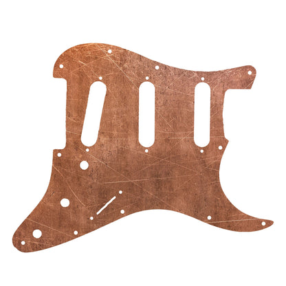 Egyedi Fender Stratocaster gitár koptató meleg réz tónusokkal, vintage hatású karcolásokkal és matt textúrával