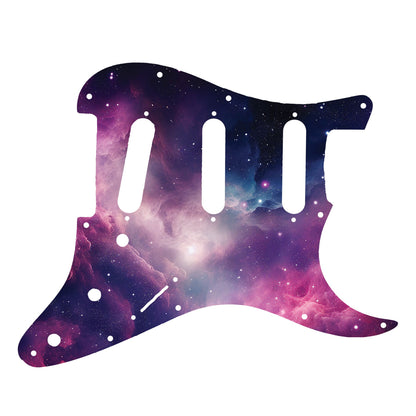 Egyedi Fender Stratocaster gitár koptató látványos galaxis mintázattal, rózsaszínes-lilás ködfelhőkkel és csillagokkal díszített űrhatással