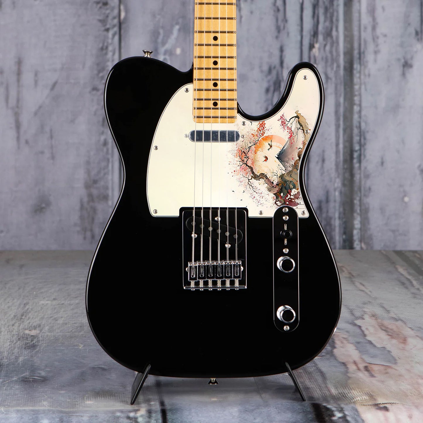 Egyedi Fender Telecaster gitár koptató ívelt cseresznyefával, távoli hegycsúccsal és naplementében repülő madarakkal