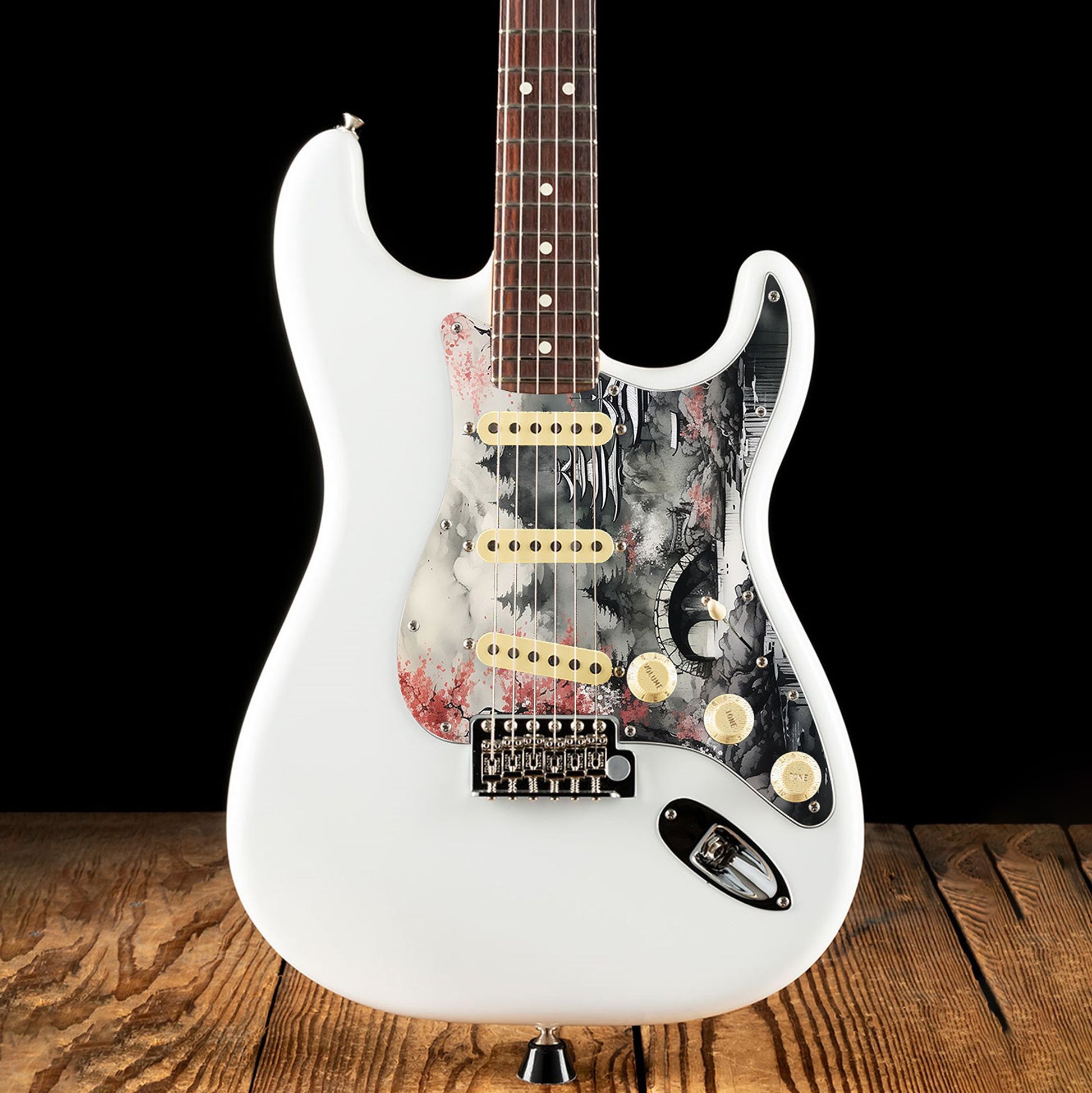 Egyedi Fender Stratocaster gitár koptató japán cseresznyefával, kőhíddal és hegyekkel a ködös tájban