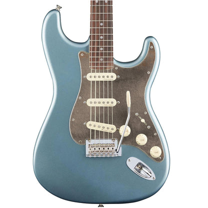 Egyedi Stratocaster gitár koptató sötét, földszínű árnyalattal, amely különleges és természetes megjelenést biztos