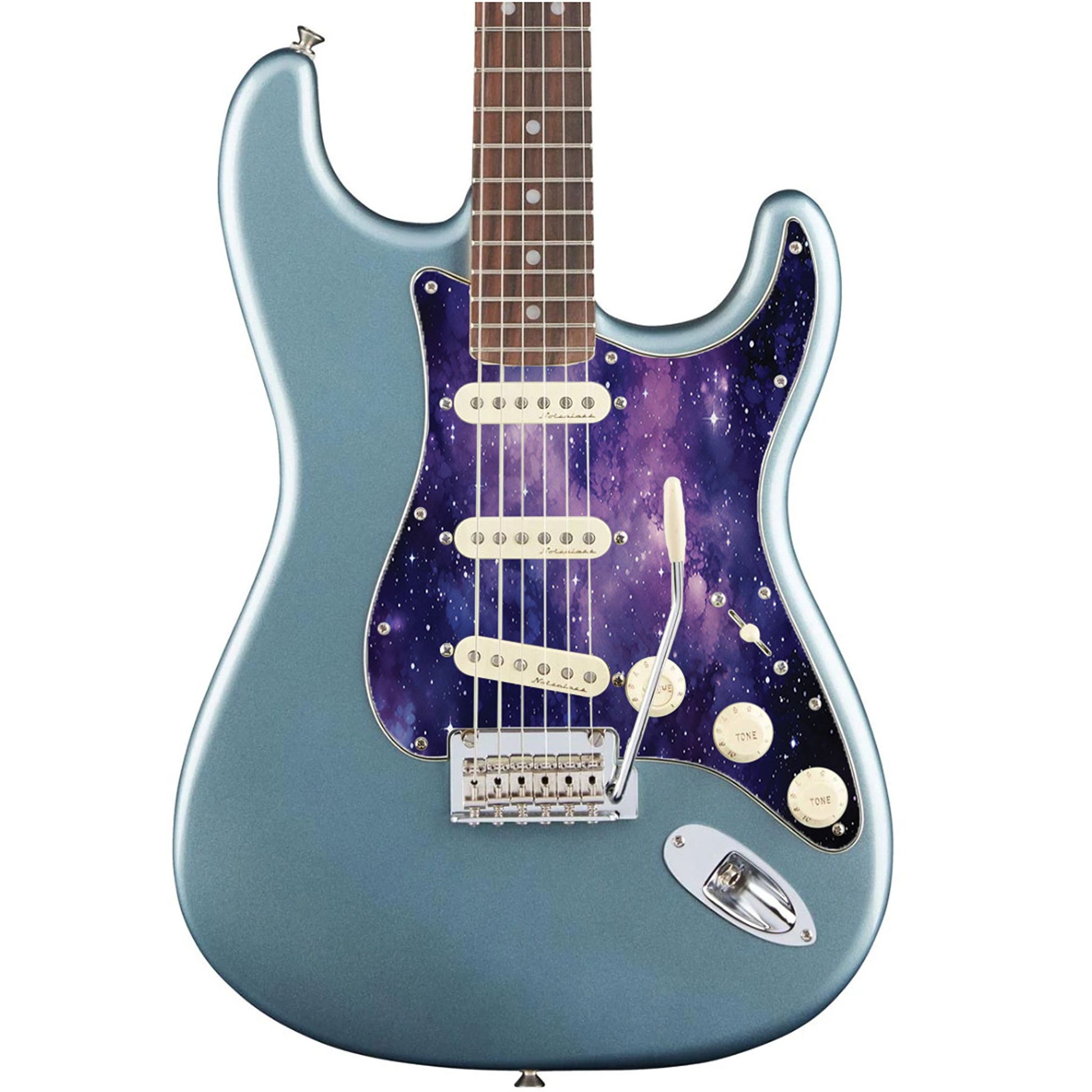 Egyedi Fender Stratocaster pickguard lila galaxis mintázattal, ragyogó csillagokkal és ködös űrhatással a kozmikus megjelenésért