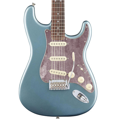 Egyedi Fender Stratocaster gitár koptató halvány mályva árnyalatokkal, matt felülettel és karakteres kopásnyomokkal
