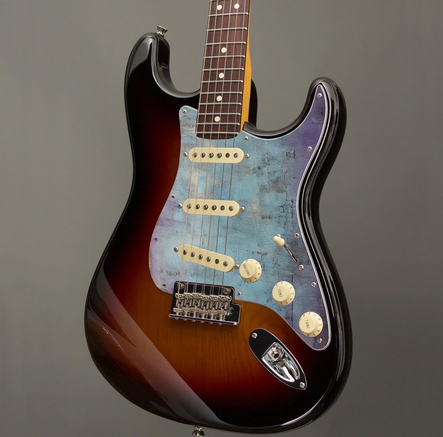 Fender Stratocaster Gitárkoptató - Egyedi Stratocaster pickguard - Rustic Peacock Textures