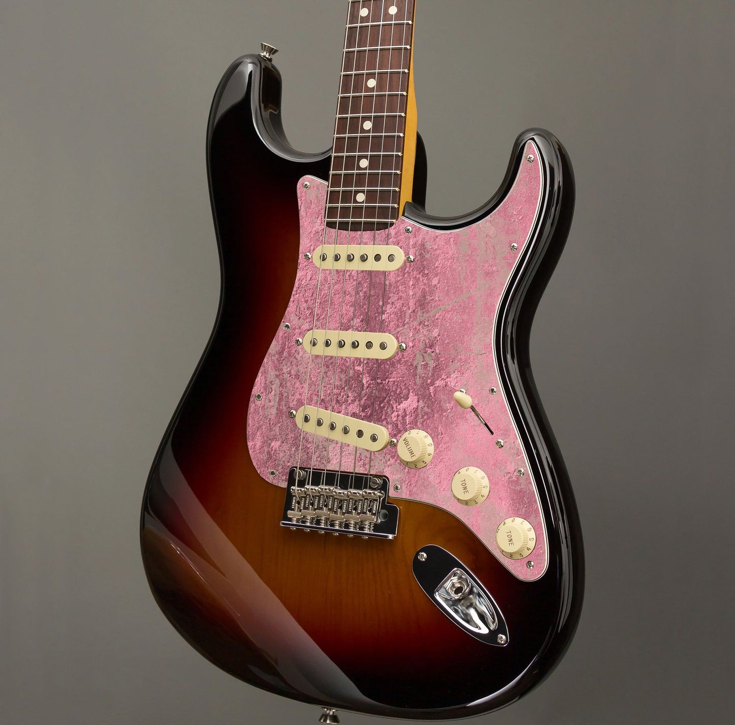 Fender Stratocaster Gitárkoptató - Egyedi Stratocaster pickguard - Strawberry Almonds