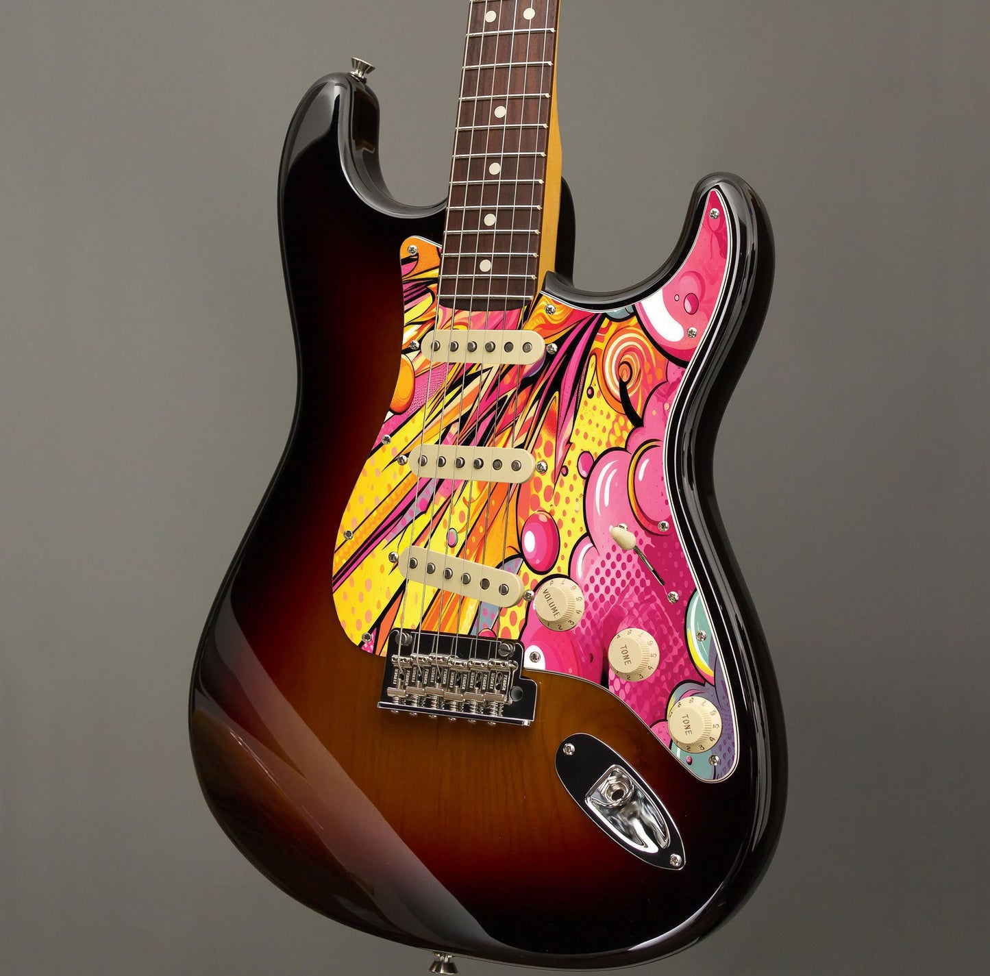 Egyedi Fender Stratocaster gitár koptató képregény ihlette robbanásszerű grafikával, vibráló színekkel és lendületes vonalakkal