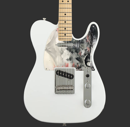 Egyedi Fender Telecaster gitár koptató japán cseresznyefával, kőhíddal és hegyekkel a ködös tájban