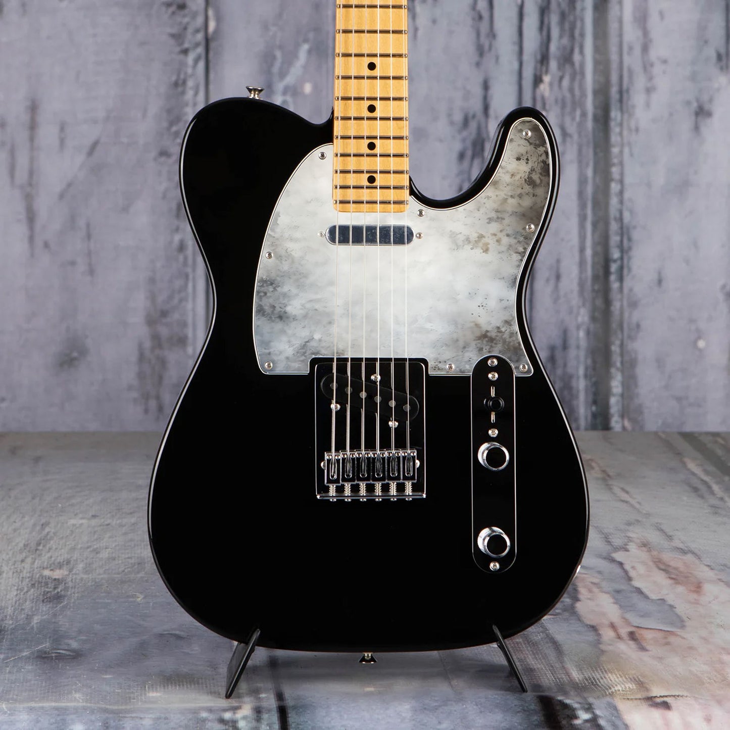 Egyedi Fender Telecaster gitár koptató matt szürke felülettel, finom füstös textúrával és enyhe oxidált foltokkal