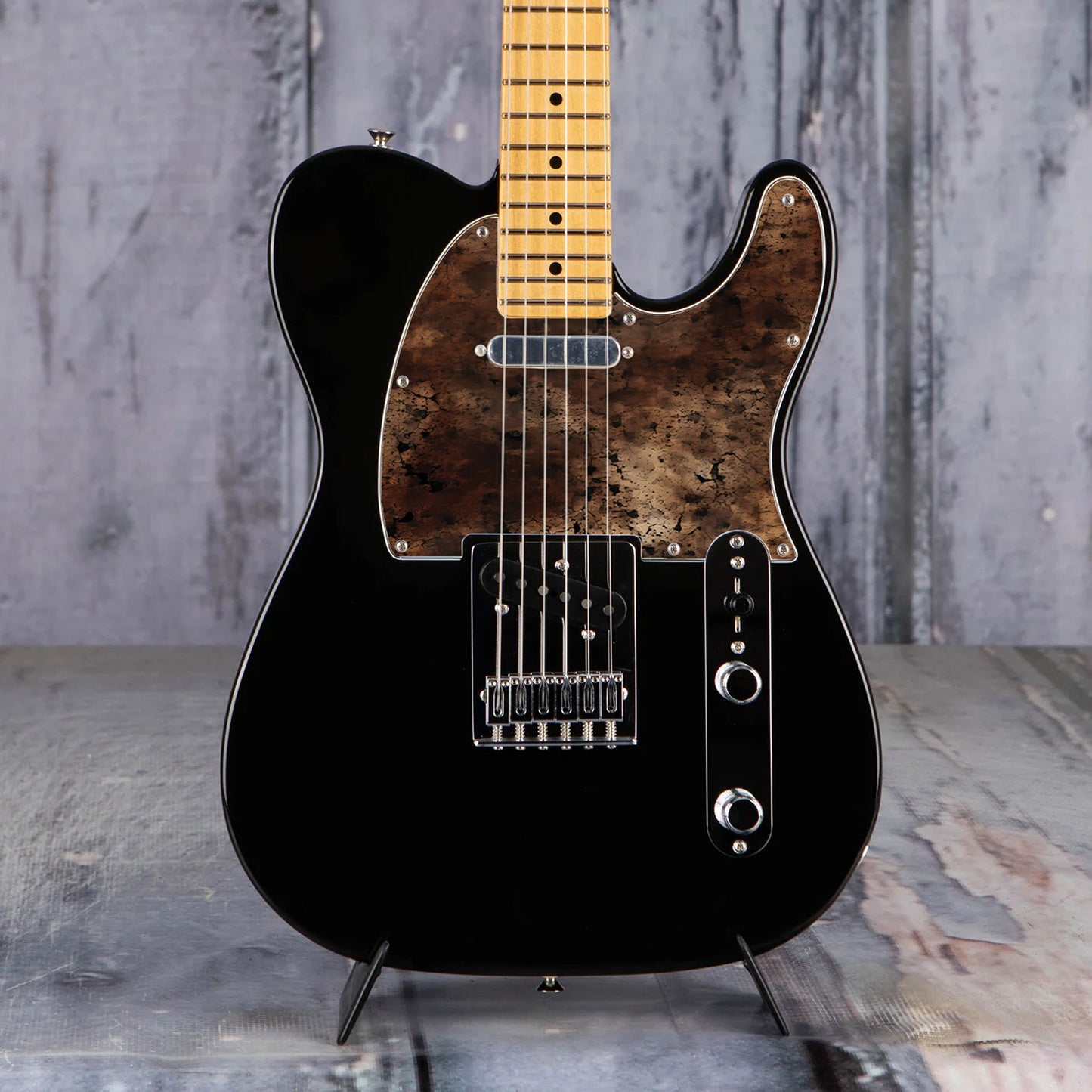 Egyedi Fender Telecaster gitár koptató sötét, repedezett textúrával, barnás-vöröses tónusokkal és égett hatású mintázattal