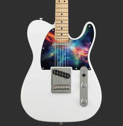 Egyedi Fender Telecaster gitár koptató színes galaxis mintázattal, élénk narancs, kék és lila ködfelhőkkel és ragyogó csillagokkal