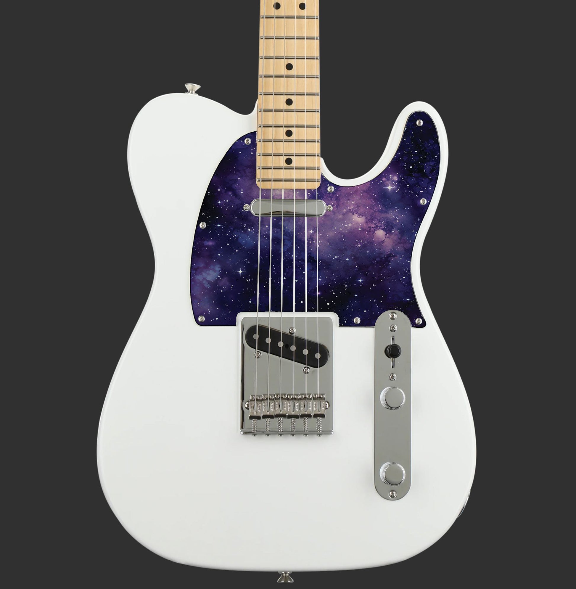 Egyedi Fender Telecaster gitár koptató lila galaxis mintázattal, ragyogó csillagokkal és ködös űrhatással a kozmikus megjelenésért