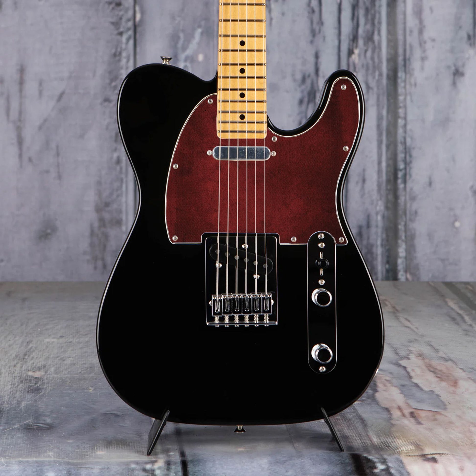 Egyedi Fender Telecaster gitár koptató mélybordó vászonhatású textúrával, finom árnyalatváltásokkal és letisztult vintage stílussal