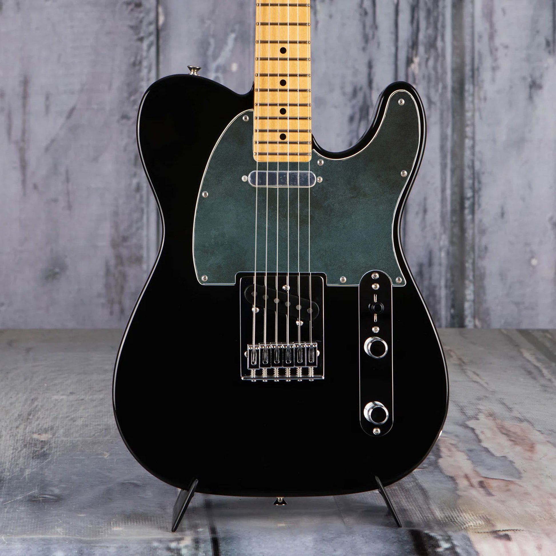 Egyedi Fender Telecaster gitár koptató, sötét, oxidált fémhatású felülettel és mélyzöld árnyalatokkal