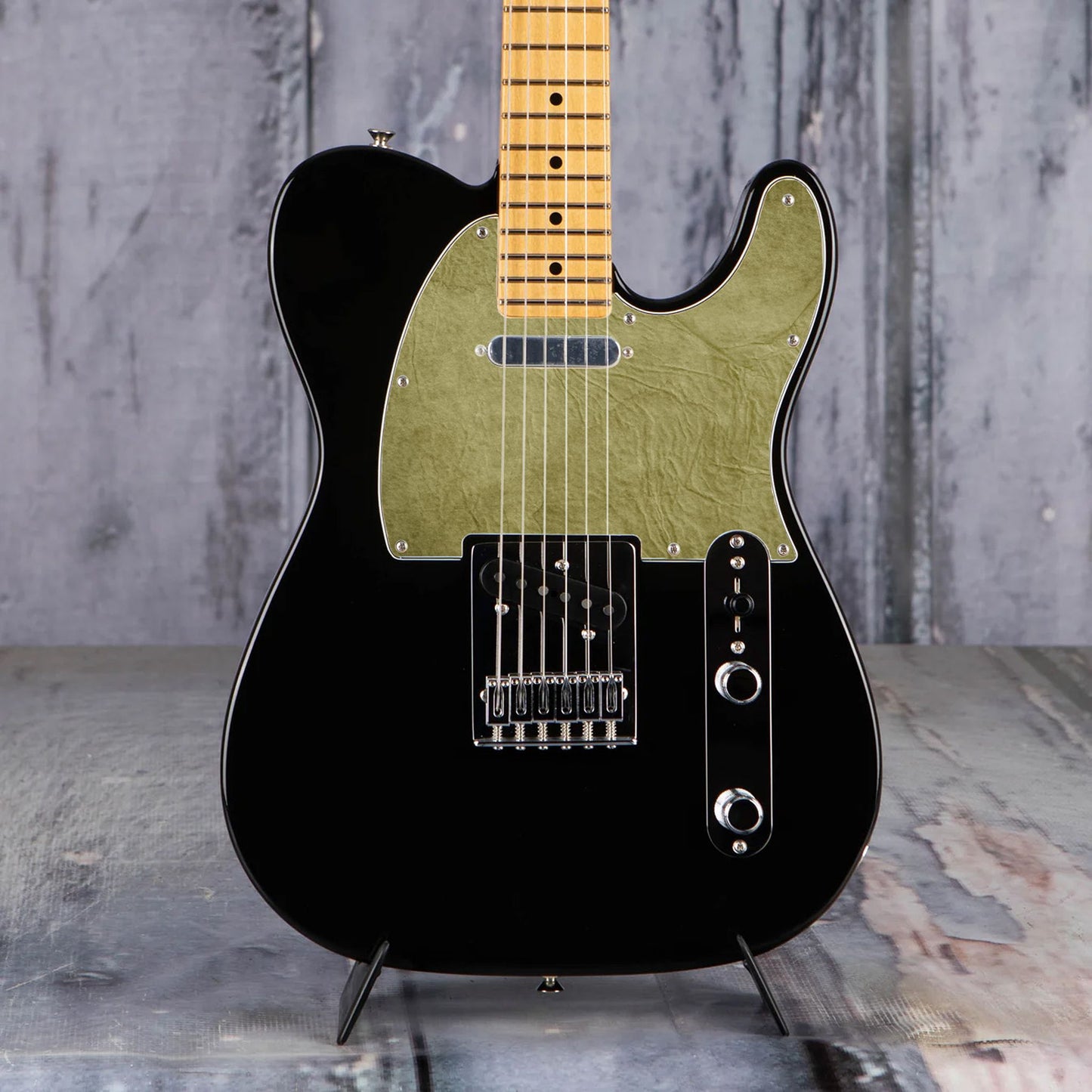 Egyedi Fender Telecaster gitár koptató, meleg olívazöld árnyalatban, finoman gyűrött textúrával