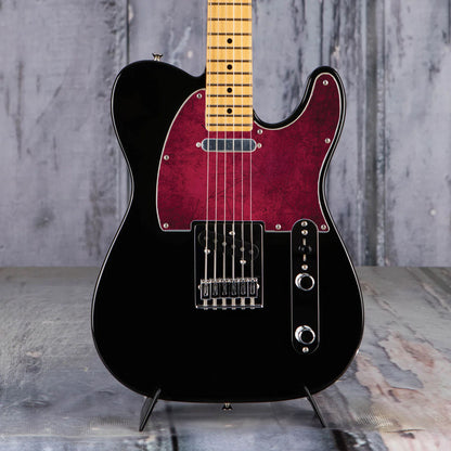 Egyedi Fender Telecaster gitár koptató élénk bordó árnyalatokkal, karcos felületi mintázattal és karakteres vintage megjelenéssel