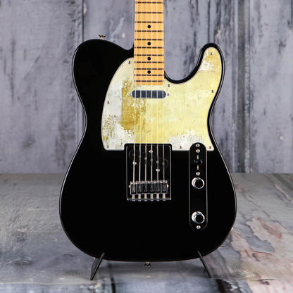 Egyedi Fender Telecaster gitár koptató aranysárga és krémszínű árnyalatokkal, rusztikus textúrával és kontrasztos felülettel