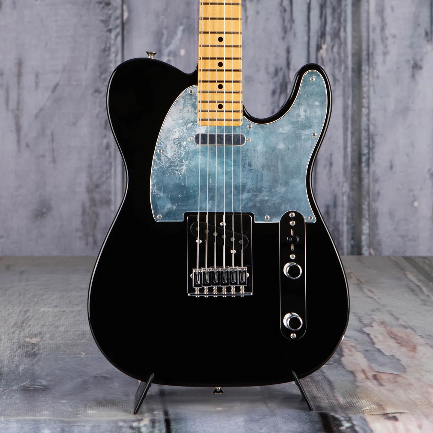 Egyedi Telecaster pickguard koptatott, kékes akvarell hatású textúrával, amely művészi és vintage megjelenést biztosít