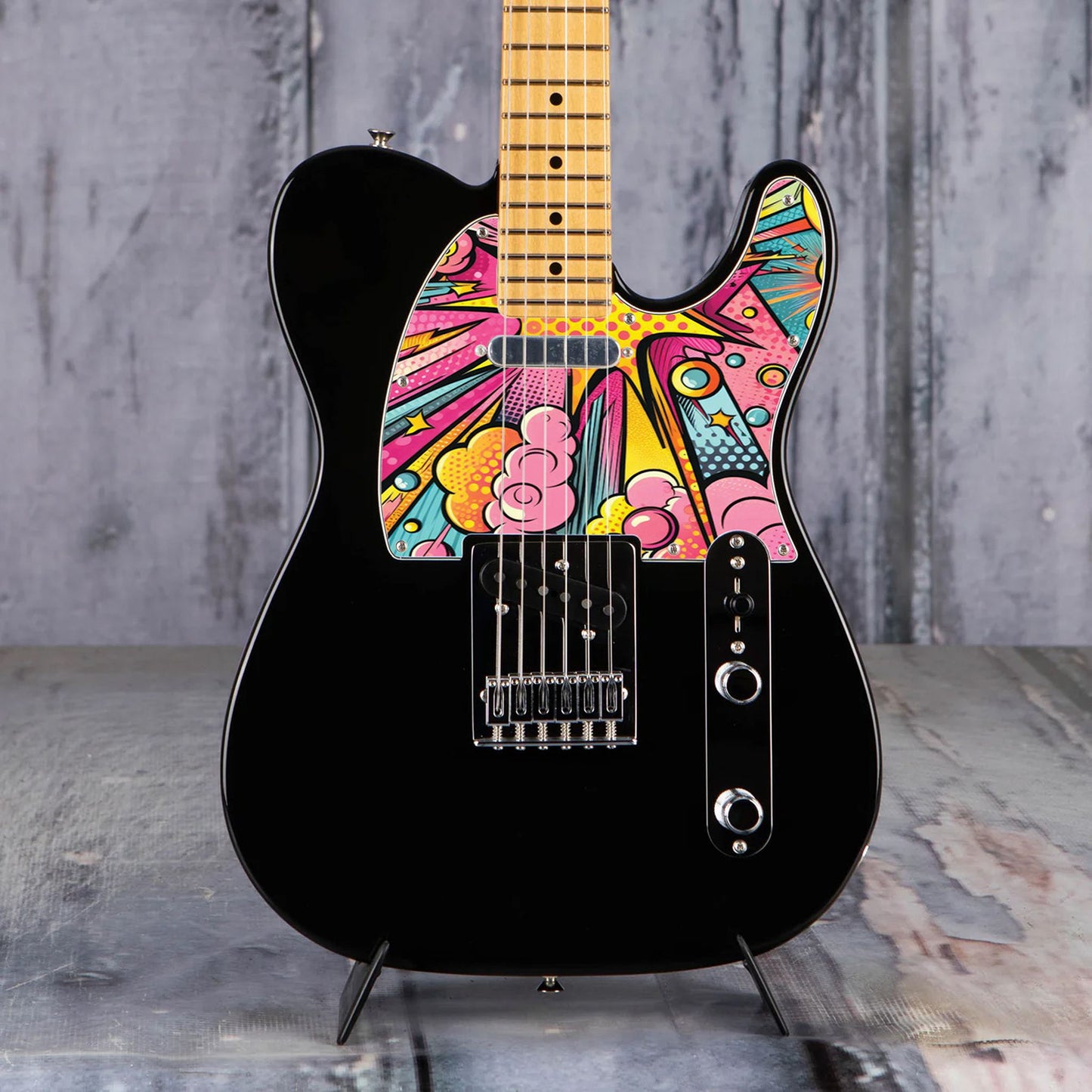 Egyedi Fender Telecaster gitár koptató élénk pop-art dizájnnal, sárga, rózsaszín és kék árnyalatokkal, dinamikus mintázattal