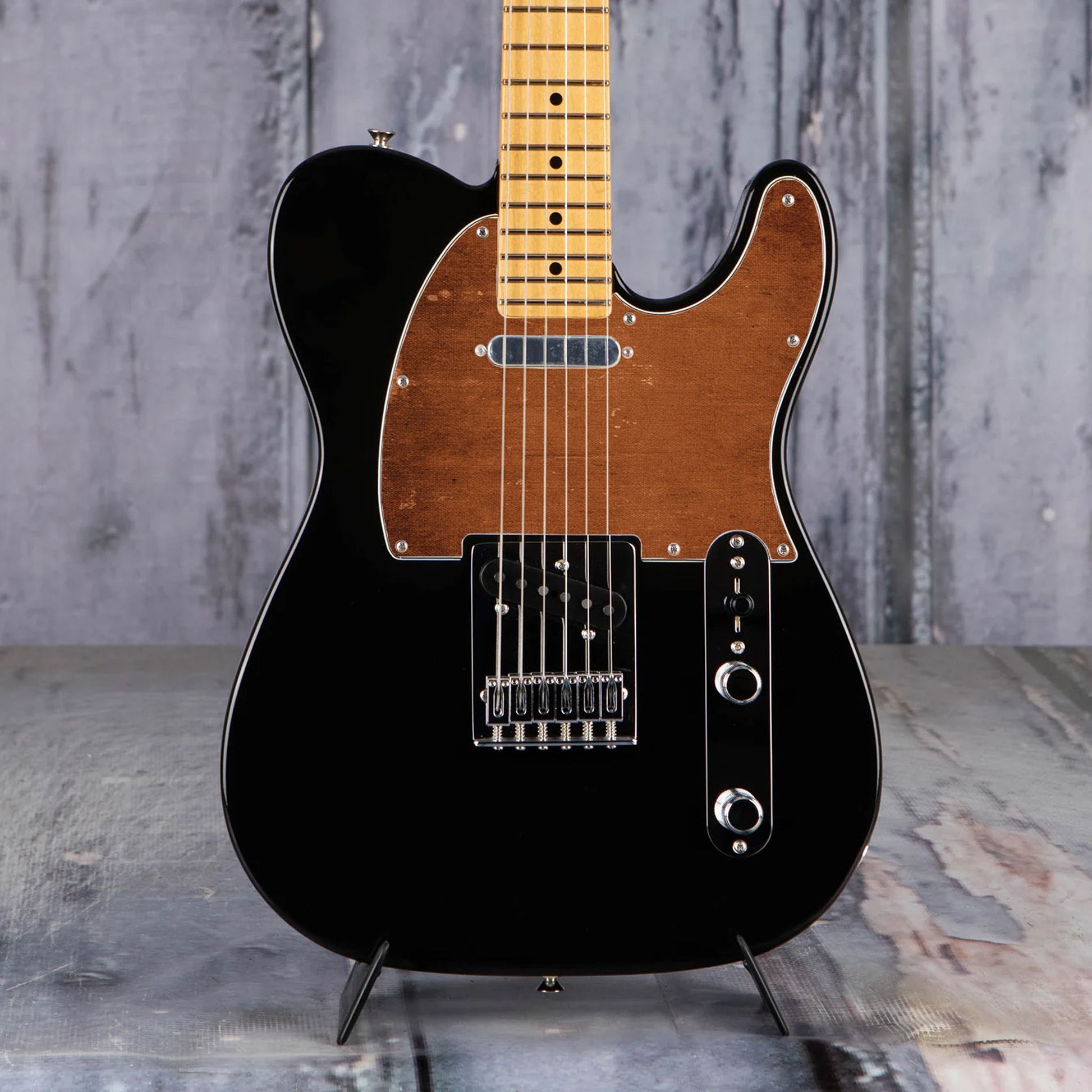 Egyedi Fender Telecaster gitár koptató meleg barna vászonhatású textúrával, enyhén kopott felülettel és vintage stílusú részletekkel