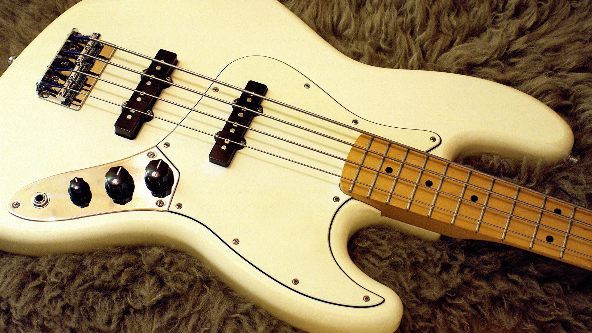Fender Jazz Bass egyedi gitár koptatók, rengeteg színben és stílusban